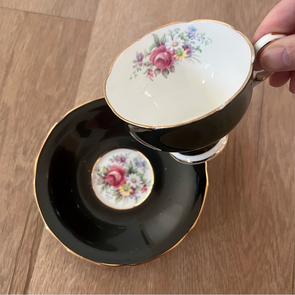 PARAGON TEACUP & SAUCER By Appointment To Her Majesty Queen Mary - Vintage Rare